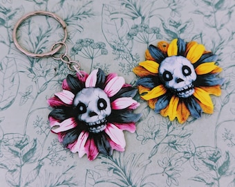 Skull flower keyring, skull flower keychain, gothic gifts, goth accessories, Halloween themed gifts, skull themed gifts, goth gifts