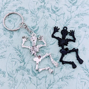 Skeleton keychain, skeleton lover gifts, gothic keychain, gothic accessories, gothic bag charm, skeleton accessories, Halloween gifts,
