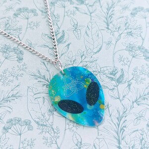 Alien pendant necklace, alien jewellery, gifts for alien lovers, UFO necklace, space necklace, space themed, UFO inspired gifts, UFO fans