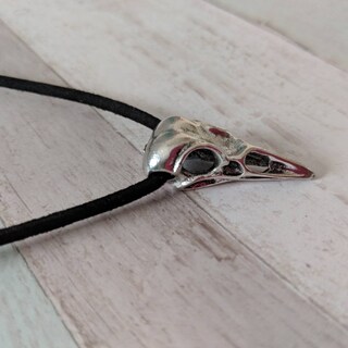Collana Con Ciondolo Teschio Di Corvo In Cristallo Naturale Intagliato A Mano – Cordino Regolabile 42-70 Cm