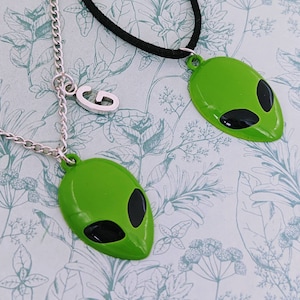 Buitenaardse ketting, buitenaardse sieraden, buitenaardse minnaar geschenken, Halloween ketting, buitenaardse gelovige geschenken, Halloween sieraden, geschenken voor Halloween,