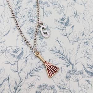 Collana di manici di scopa, ciondolo collana di streghe, regali di congrega di streghe, regali di amanti delle streghe, regali a tema pagano, collana wiccan, regali di stregoneria,