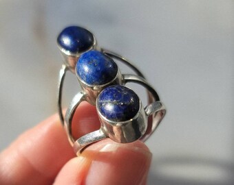 Natural oval lapis lazuli ring - 3 stone bohemian ring handmade in Nepal - Authentic blue - Blue color gemstone ring - ethnic statement ring