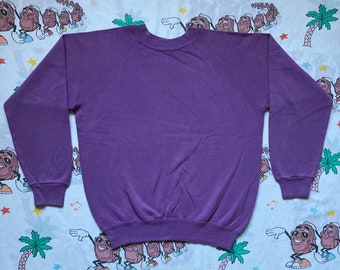 Vintage 80’s Hanes Light Purple Blank Sweatshirt, size Medium Soft Raglan Crewneck