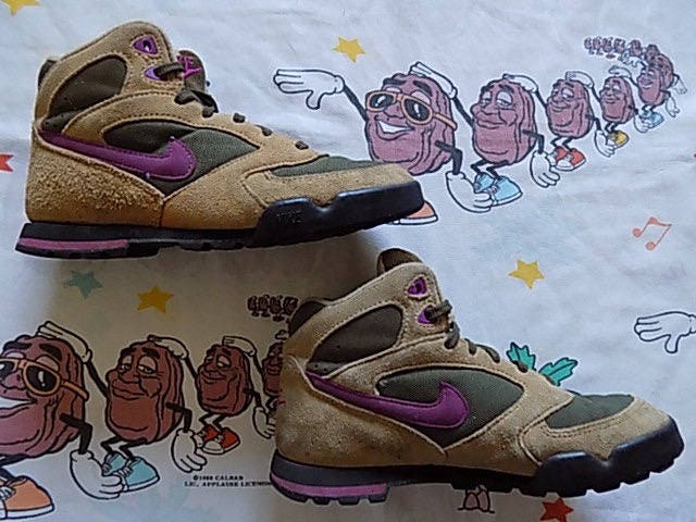 Vintage 90's Nike Hiking Boots, size Men's 5.5/Women's 7.5 in tan olive and fuchsia