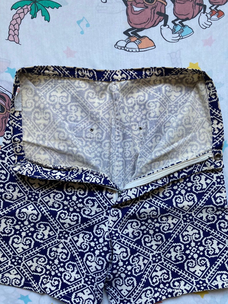 Pantaloncini vintage con motivo geometrico anni '60, vita alta da 25 Mod GoGo immagine 5