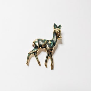 Vintage Deer Brooch, 80s Gold Tone Brooch, Woodland Brooch, Nature Brooch, Animal Doe Brooch, Enamelled Minimalist Brooch Pin, Novelty Gift