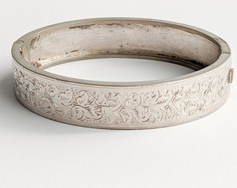 Antique Victorian Bangle, Ladies Oval Cuff Bangle, George Gray London, Hinged Solid Bracelet, 1900s Aesthetic Movement, Foliate Engraved