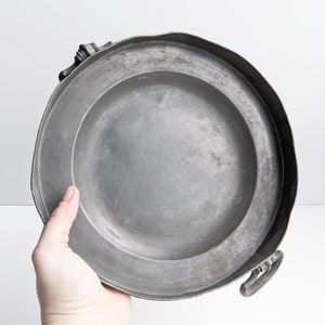 Plat de pirate ancien, style médiéval, accessoires de cinéma, bol en étain ancien avec poignées, présentoir de cuisine rustique, GN, décoration de château, anglais des années 1700