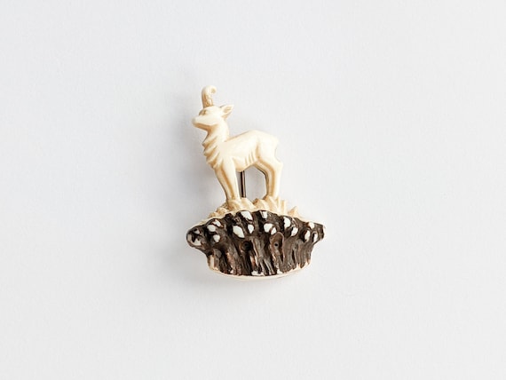 Antelope Brooch, Carved Antler Effect, Beige Cell… - image 1