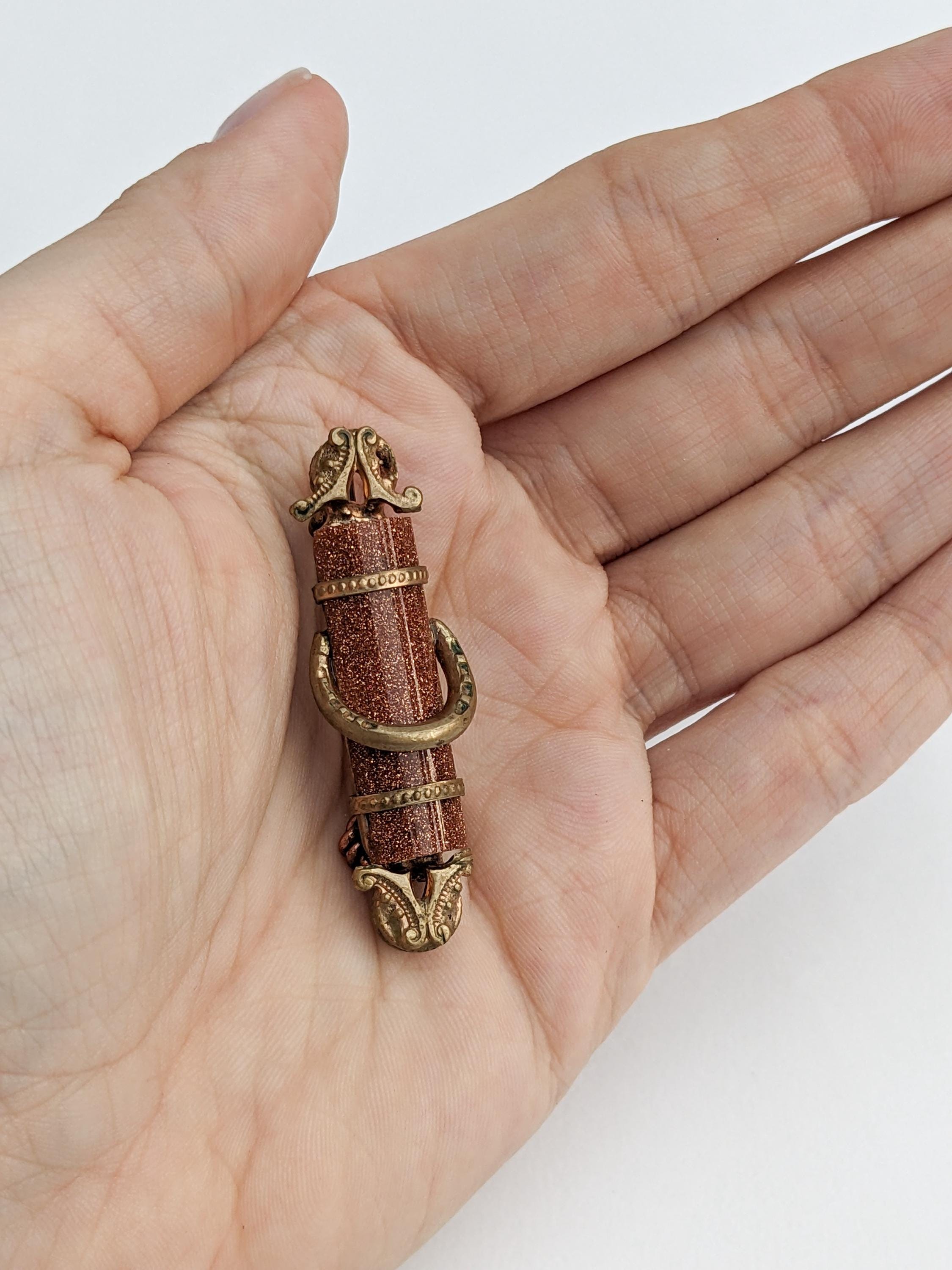 Broche Vintage En Métal Doré Avec Pierre - Bijou Ancien Et élégant