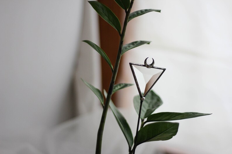 Triangle. lune, pieu de plante de têtes, décor de rebord de fenêtre végétale, décoration de maison ornementale, tentures de vitraux image 1