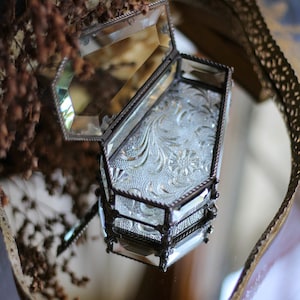 low Coffin box, Length: 13.5 cm 5.3, small glass box for jewelry. stained glass box, Glass box, jewelry box, small casket transparent texture