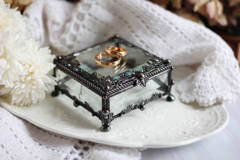 ring glass box