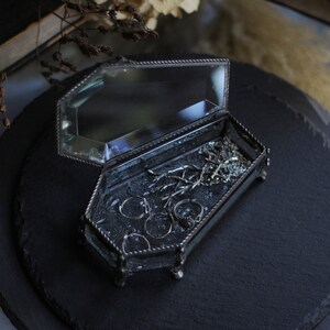 low Coffin box, Length: 13.5 cm 5.3, small glass box for jewelry. stained glass box, Glass box, jewelry box, small casket imagem 2