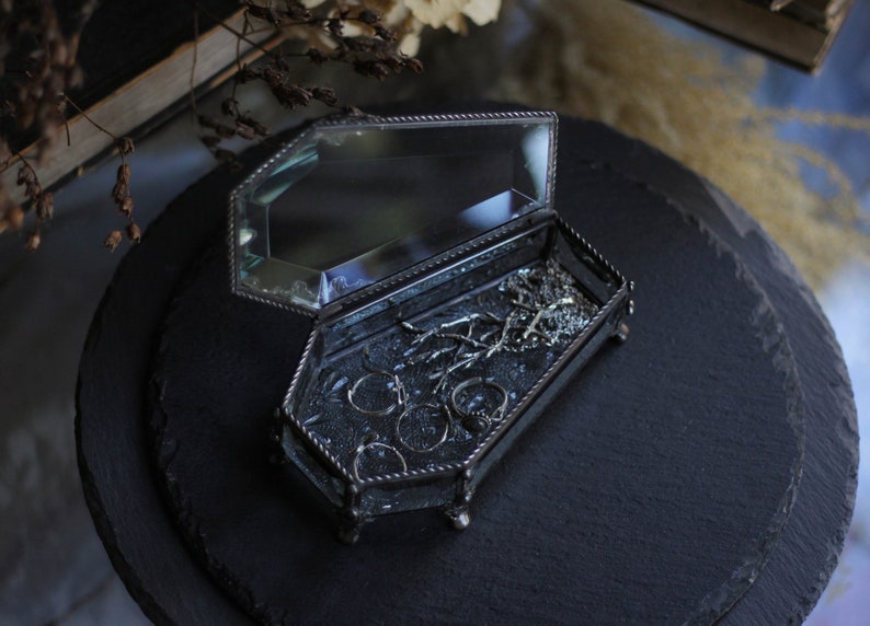 low Coffin box, Length: 13.5 cm 5.3, small glass box for jewelry. stained glass box, Glass box, jewelry box, small casket imagem 2