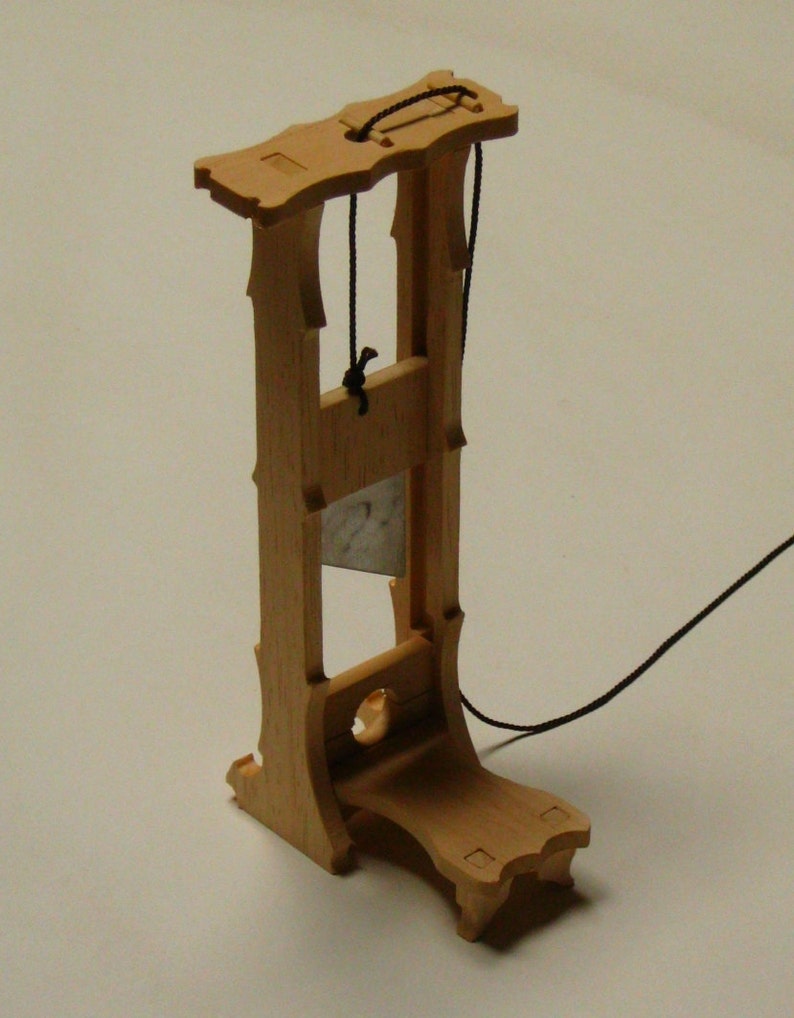 Guillotine / model kit.