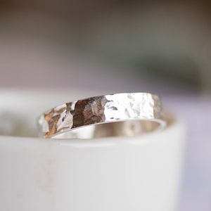 Textured ring with personalized inscription on the inside, 2, 3 or 4mm wide