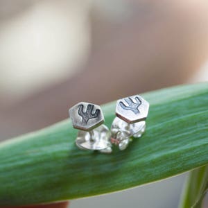 Kleine cactusstekers - sterling zilver, minimale, eenvoudige oorbellen voor elke dag