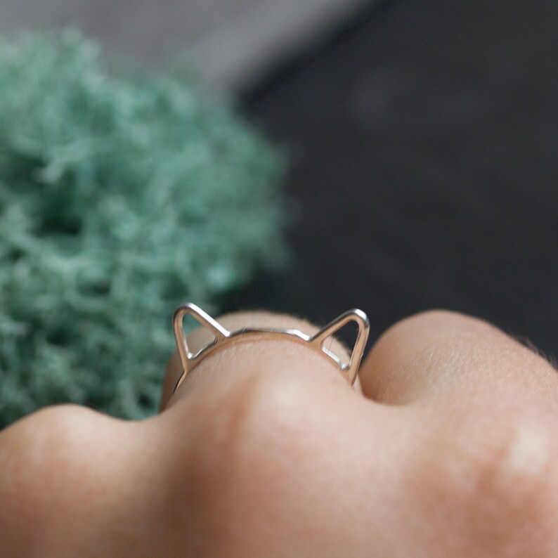 Cat ring Skinny stackable ring, hammered faceted ring, cat person gift image 2