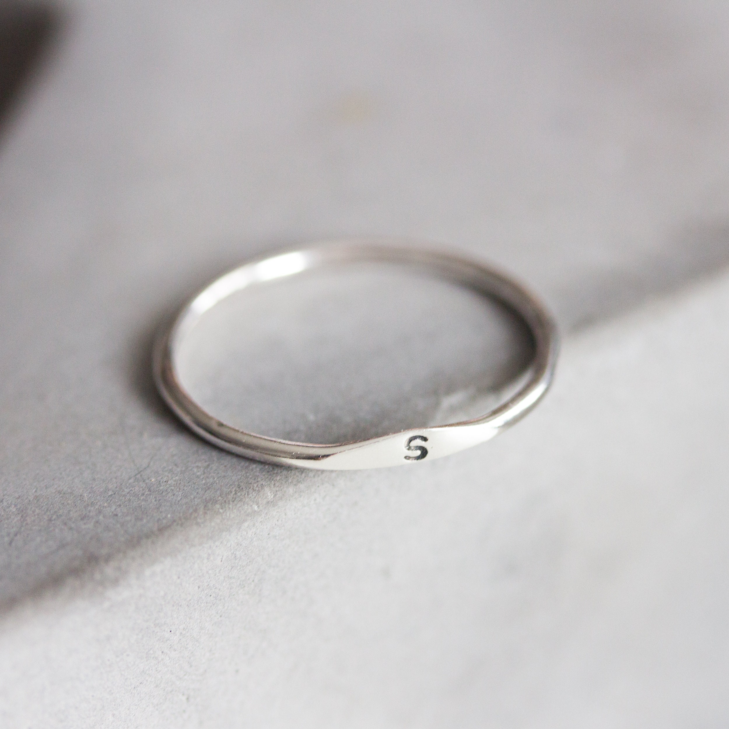 Anello Artigianale In Argento 925 Minimal - Effetto Martellato - Elegante E Delicato Con Confezione Regalo