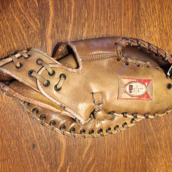 Vintage Regent Baseball Glove TG44