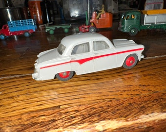 値下げしました！DINKY TOYS Dinky Toys No. 255 Mersey Tunnel Red Land Rover Restored