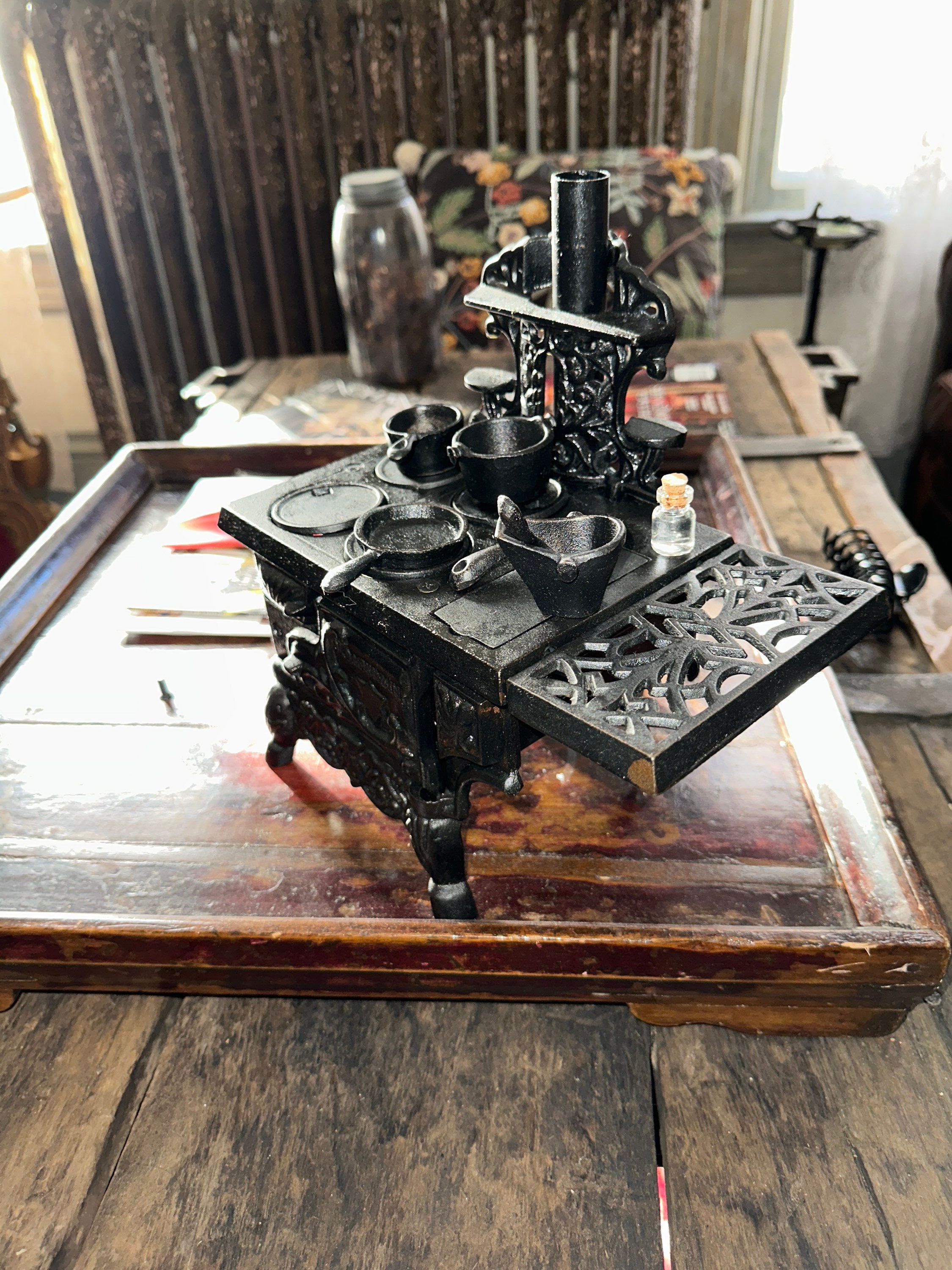 Antique Small Cast Iron Old Mountain Stove, Approx 10 wide and Includes Pans, Pots, Coal Bucket and Shovel - Etsy Italia Antique Small Cast Iron Old Mountain Stove, Approx 10 wide and Includes Pans, Pots, Coal Bucket and Shovel - Etsy Italia