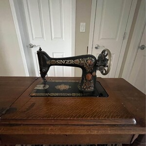 Singer Mfg Co Sewing Machine, table and stand, very solid, Great old time look, Just like grandma used, see shipping info in desc image 2