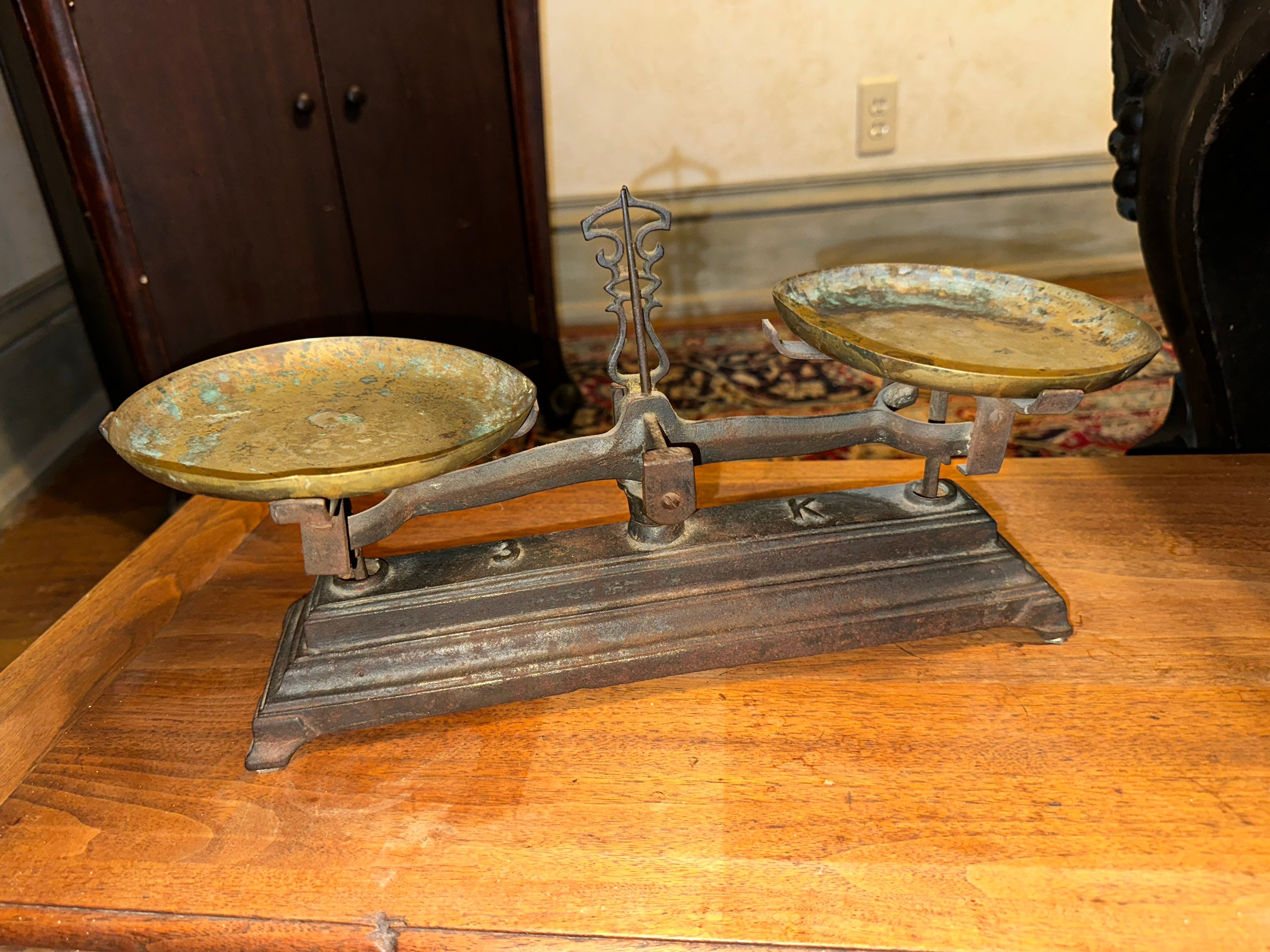 Báscula antigua de 3K, de hierro fundido y latón, báscula de boticario muy  antigua - Etsy México, image size:2992x2244