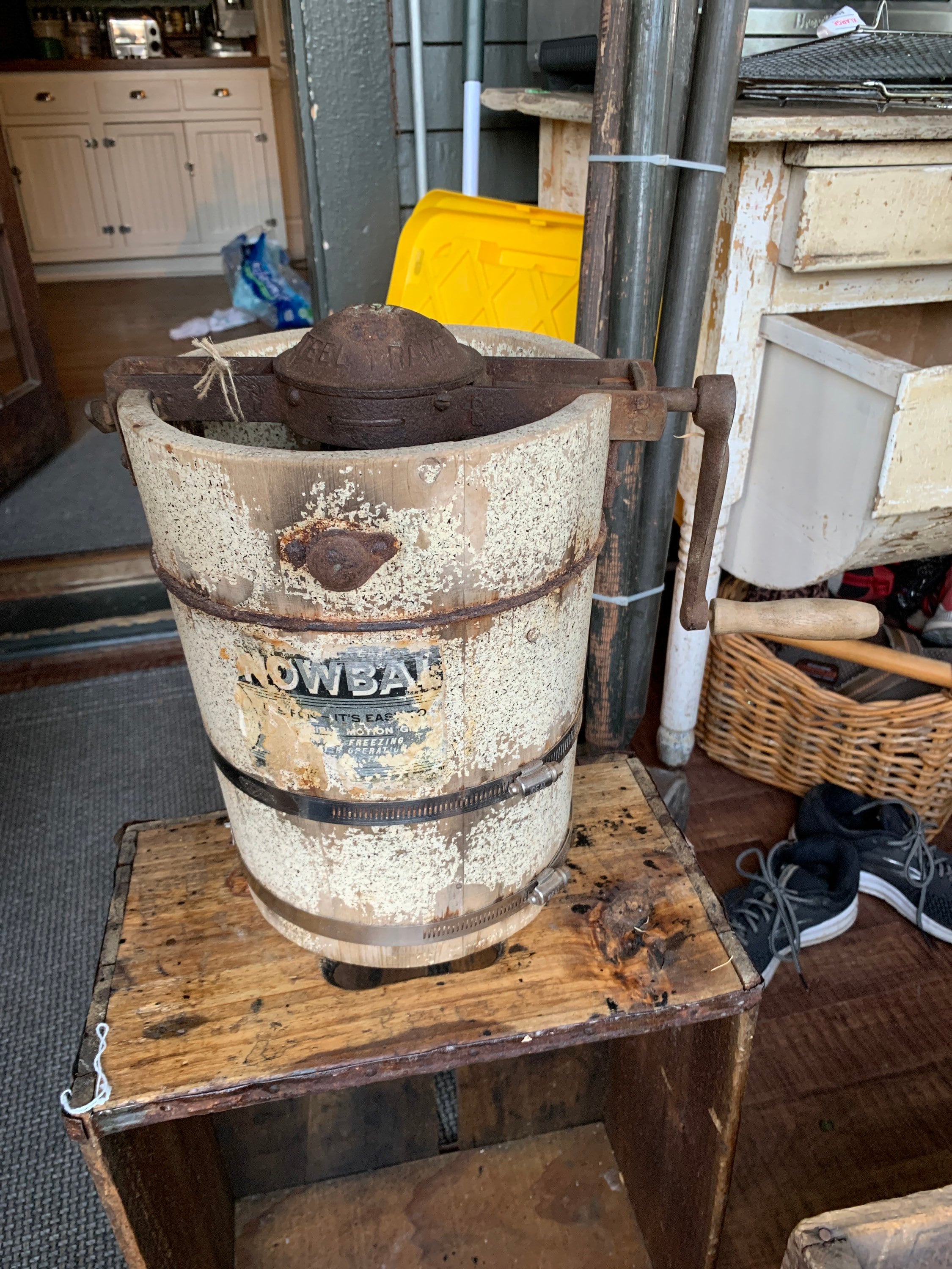 6 qt Country Ice Cream Maker - Classic Wooden Tub - Hand Crank