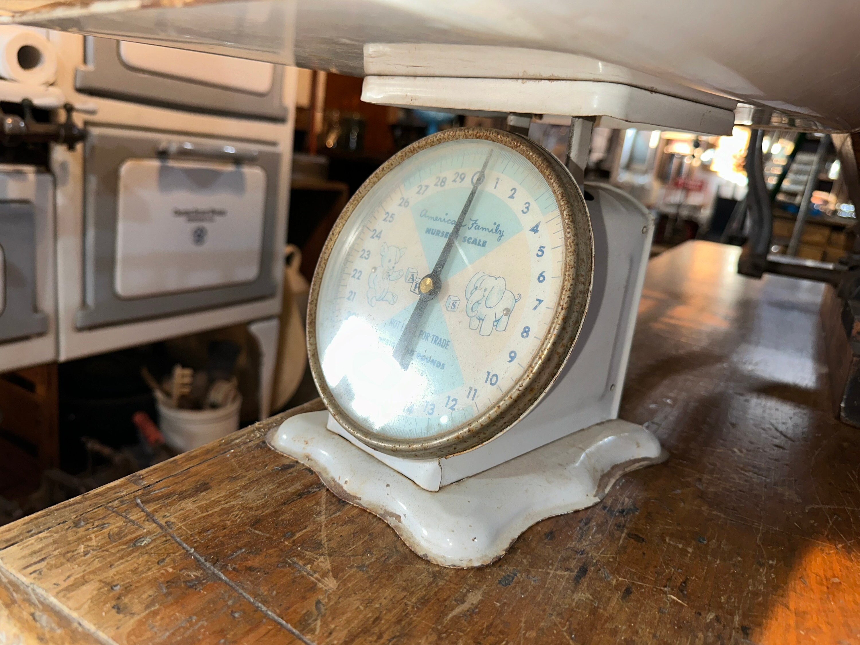Vintage 1940's Baby Scale, Weighs up to 30 LBS in Ounces, Works