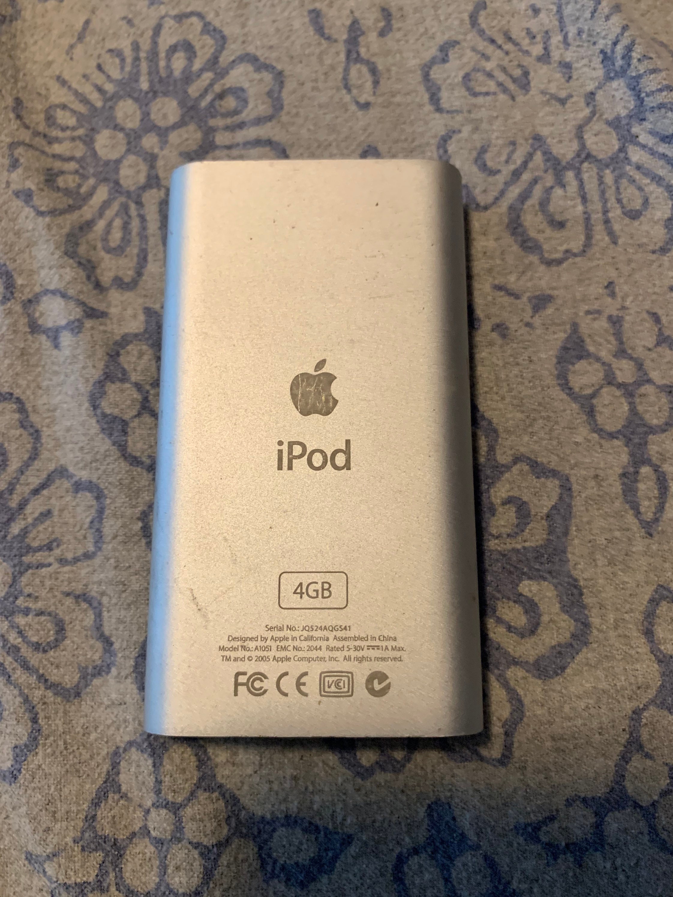 Genuine 4GB Apple Ipod Model A1051 Silver Tested & Working, Loaded