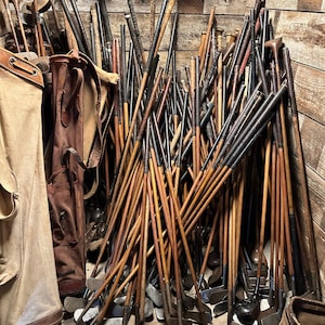 Mazze da golf con asta in legno vintage, mix di mazze diverse tra cui scegliere, l'inserzione è per una sola