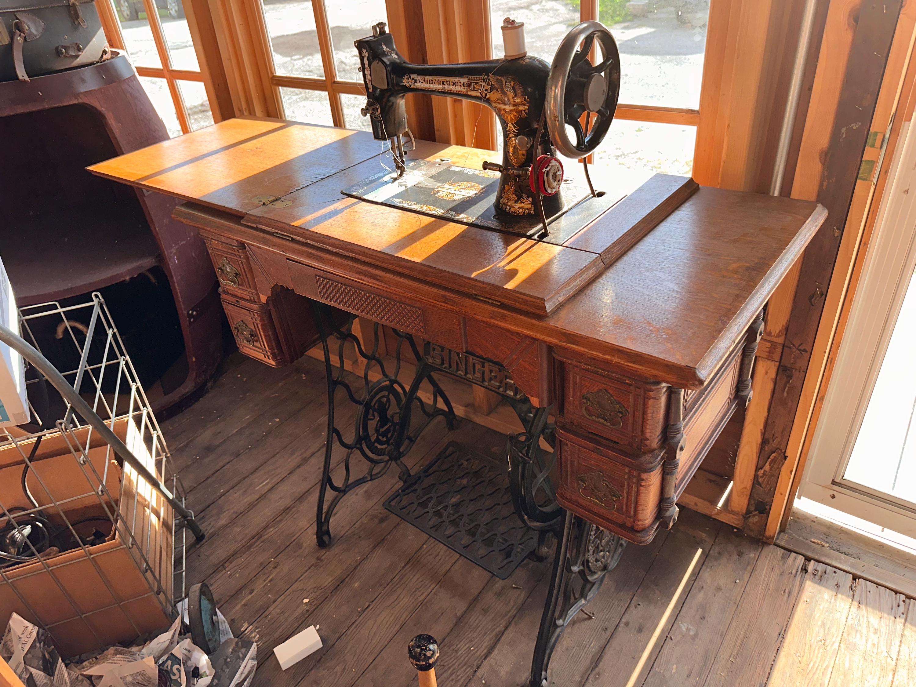 Singer Mfg Co Sewing Machine, Table and Stand, Very Solid, Great