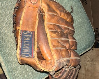 Vintage Spalding Model 113B Baseball Glove