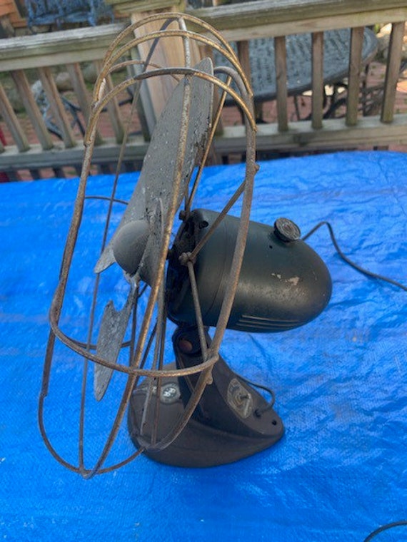 Antique Circa 1940 Arctic Aire Oscillating Model 1295, 12
