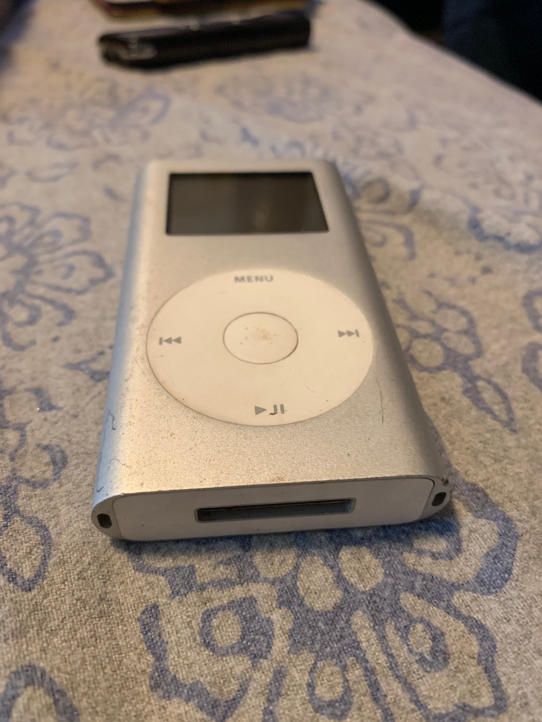 Genuine 4GB Apple Ipod Model# A1051 - Silver Tested