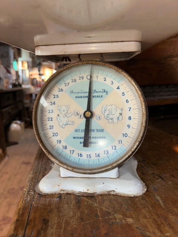 Vintage 1940's Baby Scale, Weighs up to 30 LBS in Ounces, Works