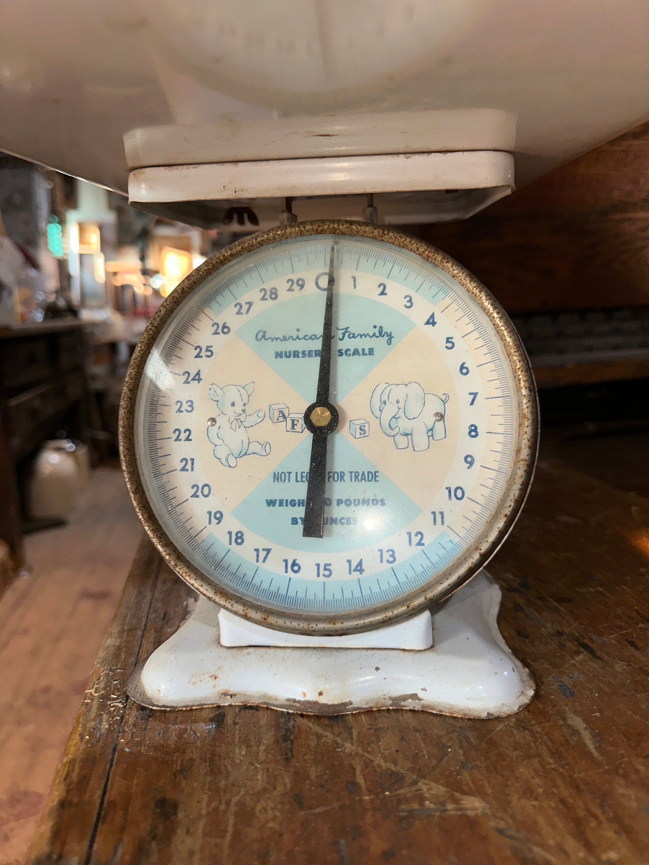 Vintage 1940's Baby Scale, Weighs up to 30 LBS in Ounces, Works