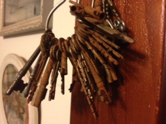 Set of 10 Antique Rusty Keys, Various Types/Style… - image 3