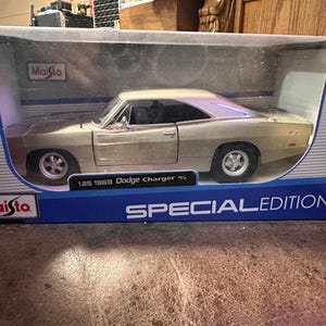 Maisto 1/25 1969 Dodge Charger R/T Muscle Car Special Edition 1/25