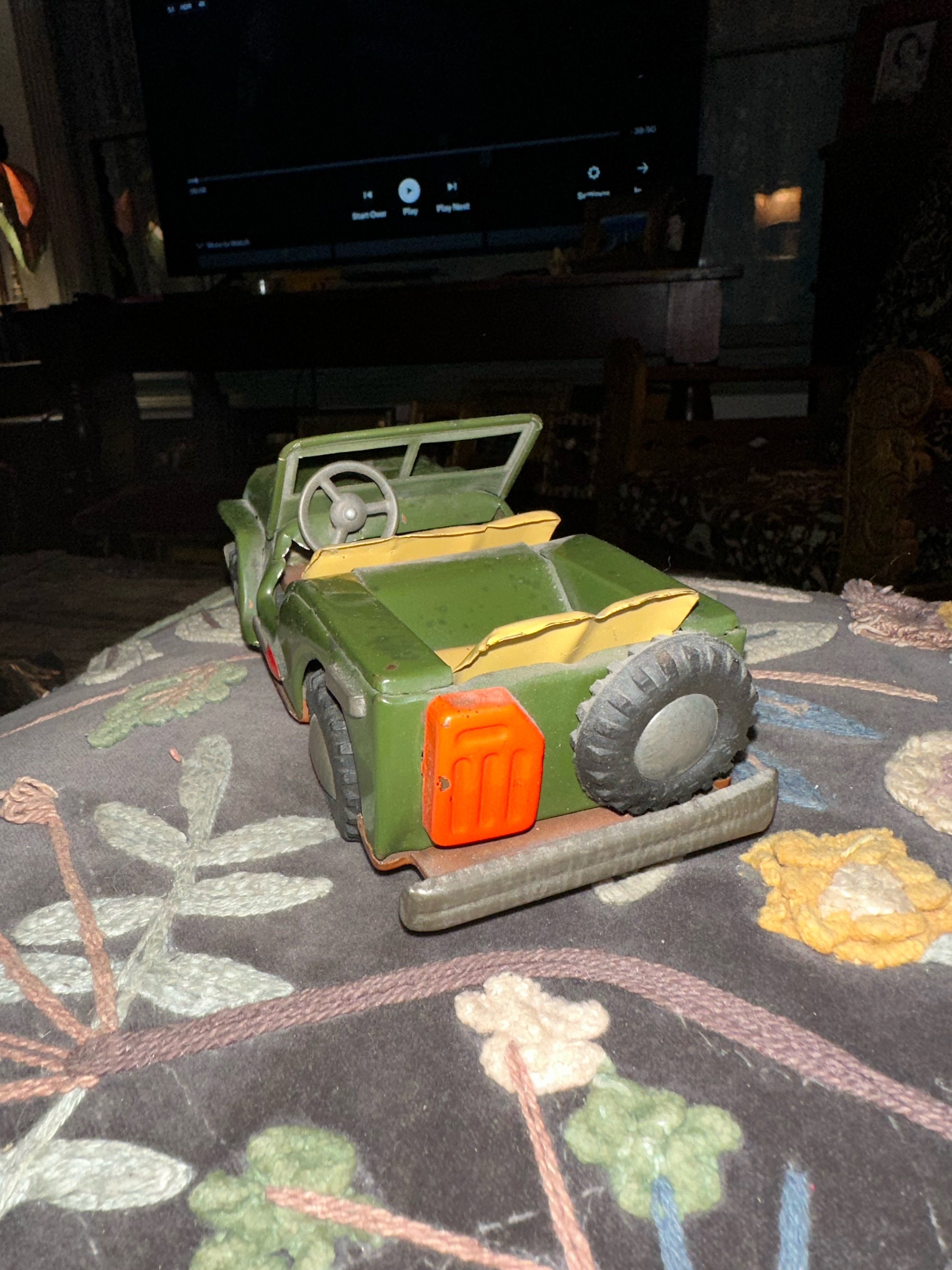 Jouet Vintage En Tôle Polichinelle Jeep Ford Willys Avec Remorque - Ancien, Occasion