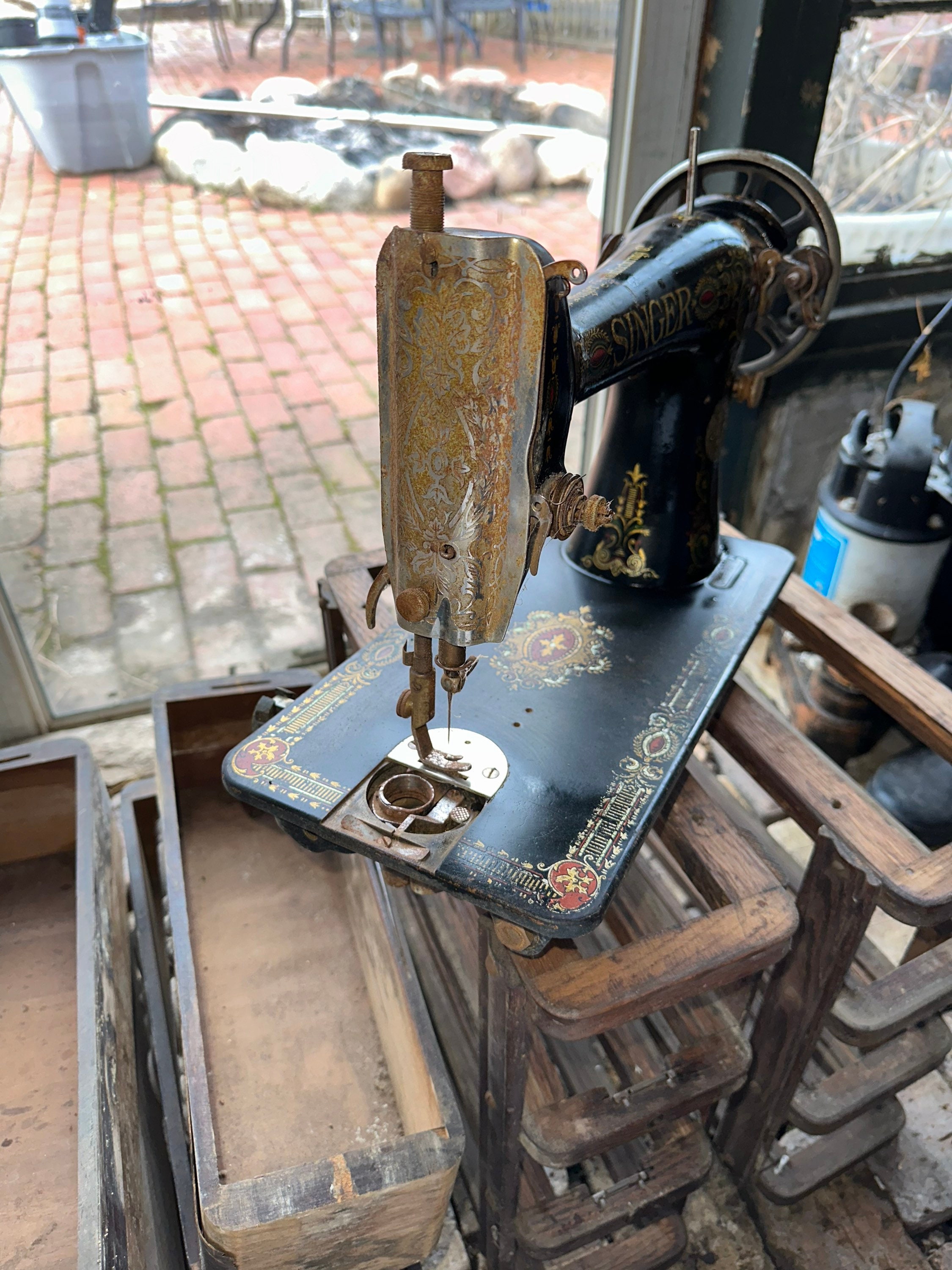 Very Talented Lady :)  Sewing machine for sale, Singer sewing machine, Singer  sewing