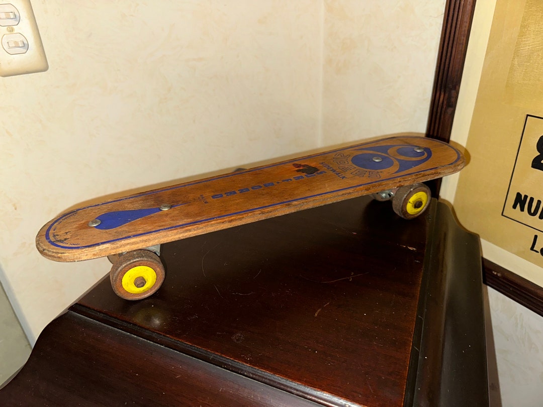 Vtg. 1960's Zipees Major 360 Sidewalk Surfboard 19