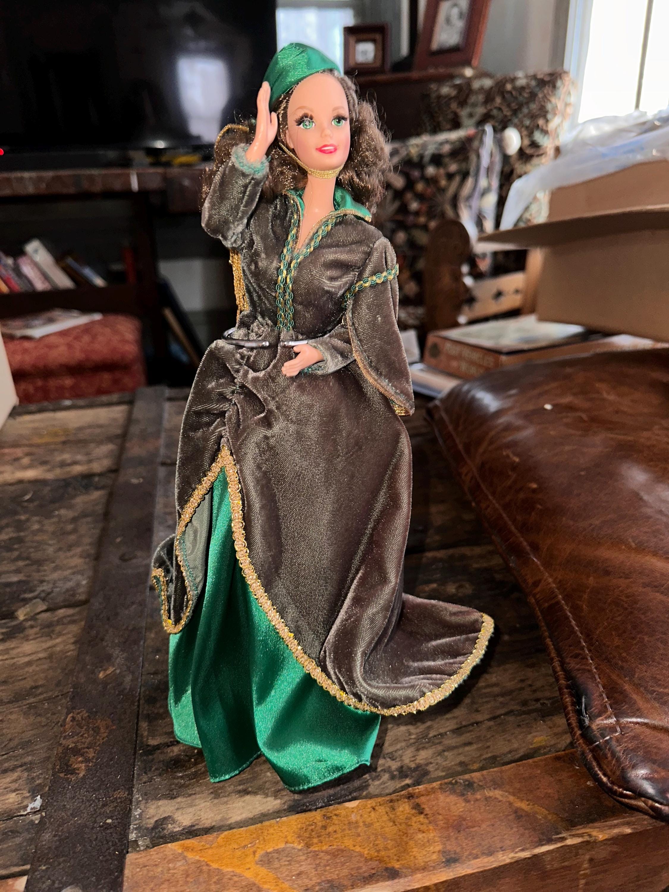 1994 Hollywood Legends Collection SCARLETT OHARA BARBIE Green Curtain Dress 1994 Hollywood Legends Collection SCARLETT OHARA BARBIE Green Curtain Dress