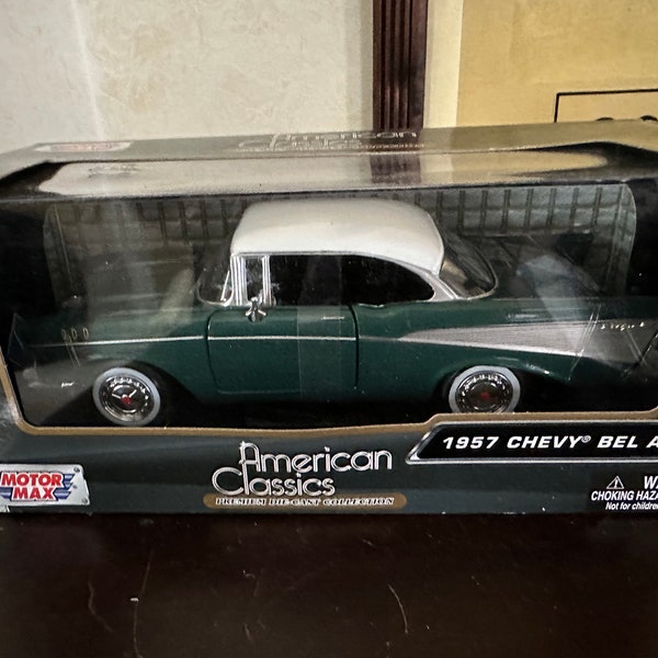 1957 Chevrolet Bel Air Green Hardtop Motormax Premium 1:24 Diecast Cruiser Car