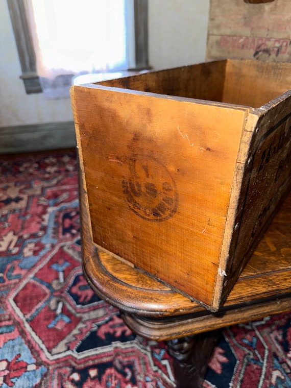 Antique Bovril Corned Beef Wood Crate Box, Industria Argentina