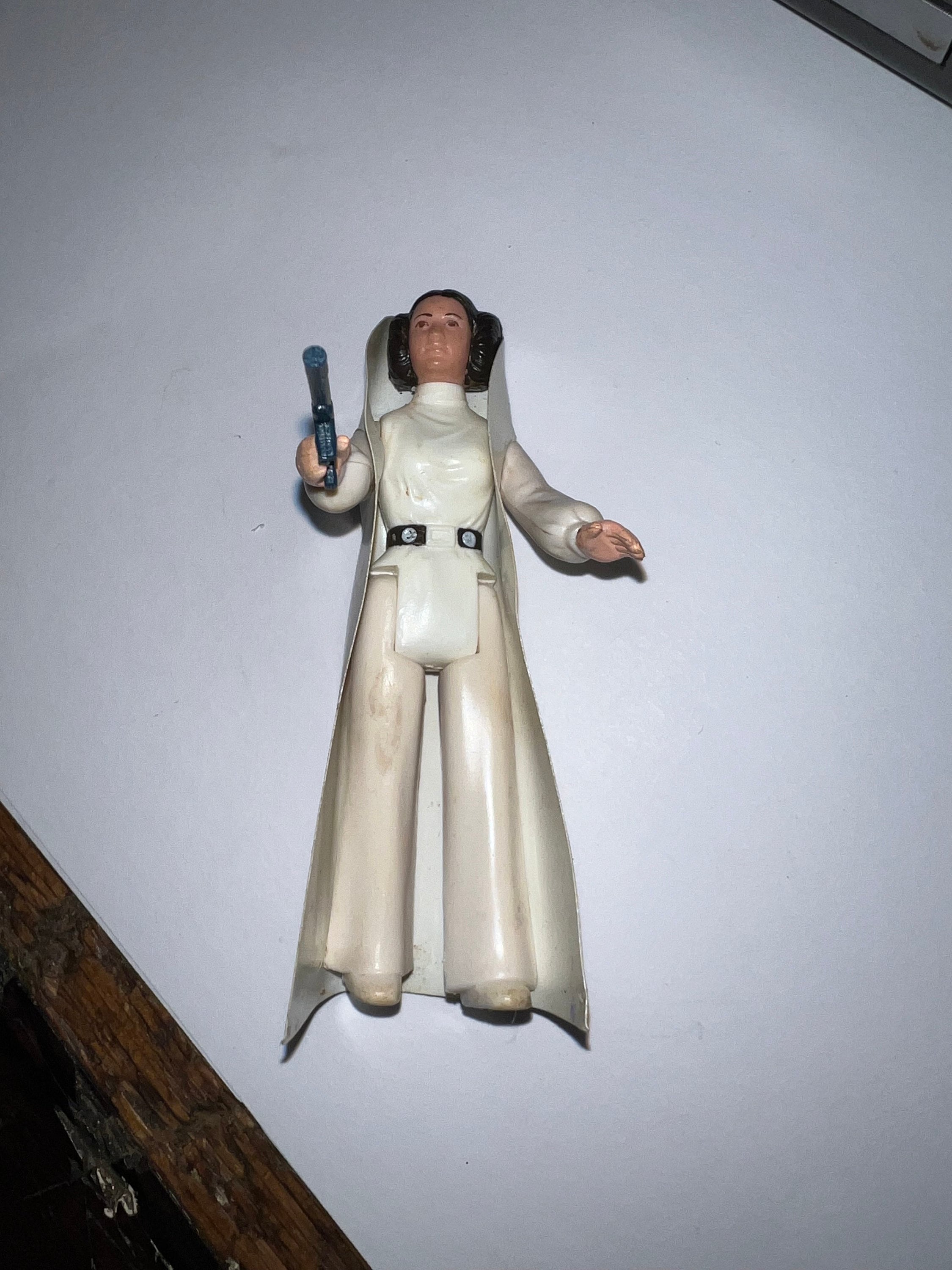 Vintage Star Wars Princess Leia Action Figure & Blaster Weapon