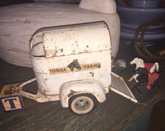 Vintage "Tonka Farms" Horse Trailer Vintage 1960s Ivory White Collectible with horses